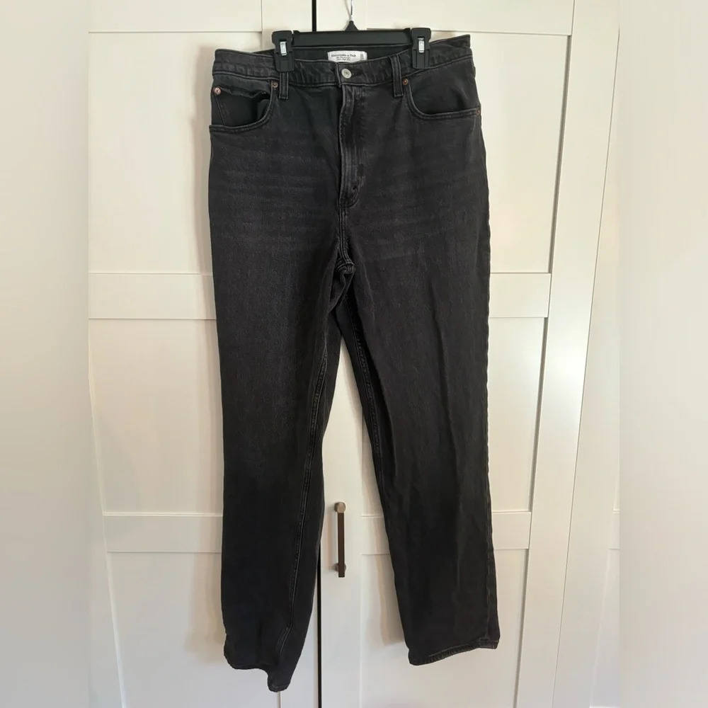 Abercrombie & Fitch High-Rise Straight Leg Jeans in Washed Black
